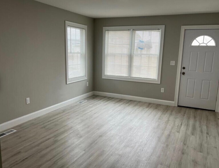 Building Photo - 25 Denison St