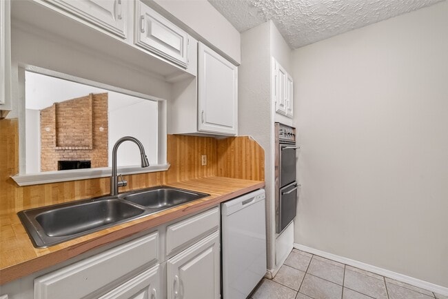 Building Photo - 4742 Tain Dr