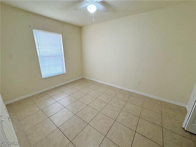 Building Photo - 103 SE 13th St