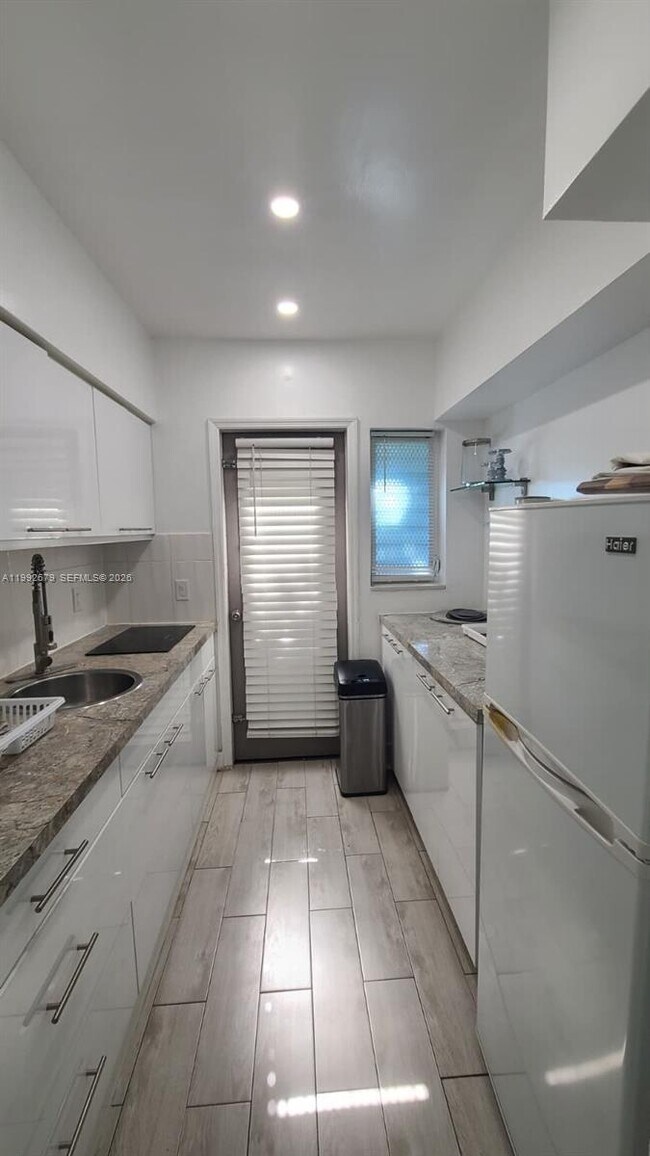 Building Photo - 761 Euclid Ave