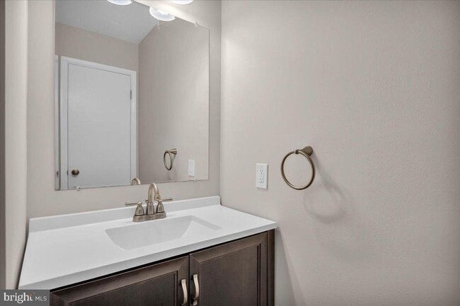 Building Photo - 38 Burgundy Dr