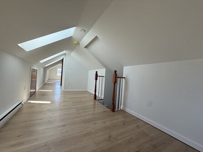 Building Photo - 135 Mills St