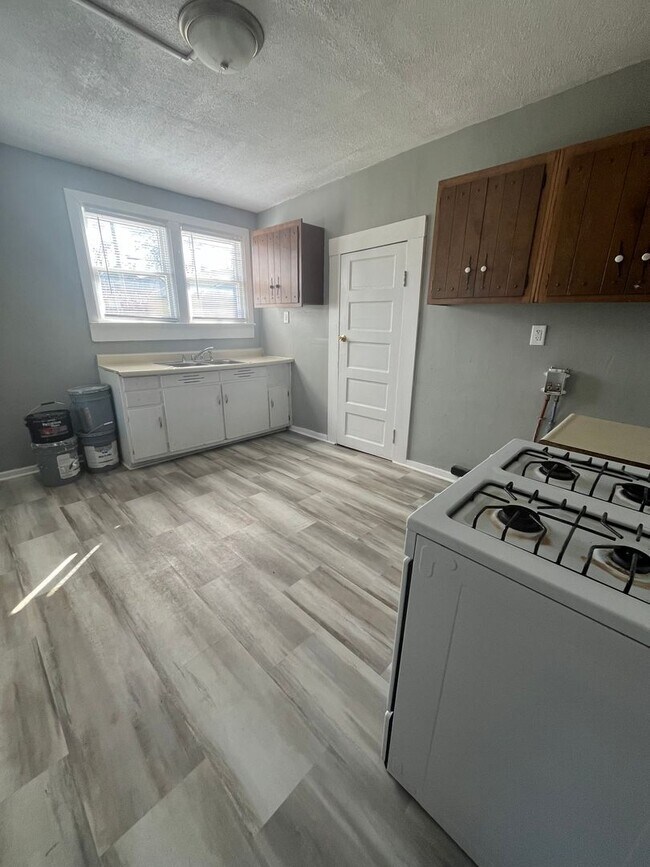 Building Photo - 402 Virginia St. Saint Joseph, Mo 64504