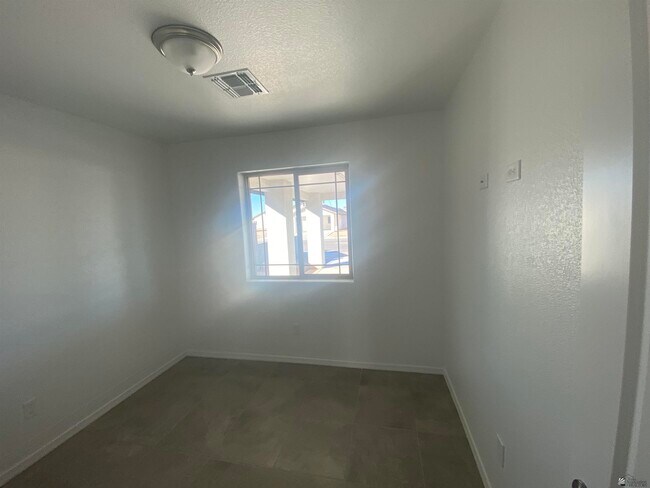 Building Photo - 4655 E Los Olivos Dr