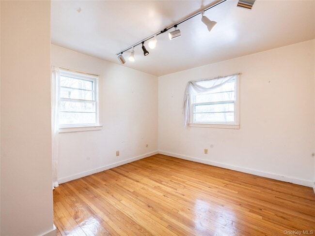 Building Photo - 127 Wooleys Ln