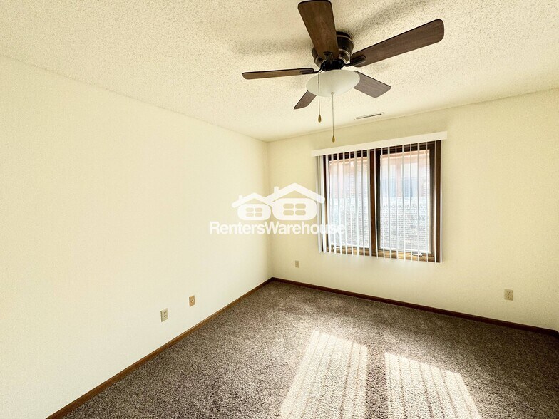 Building Photo - 1115 W 1st St