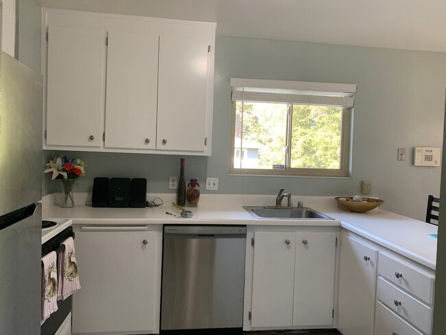 Building Photo - 2290 D St