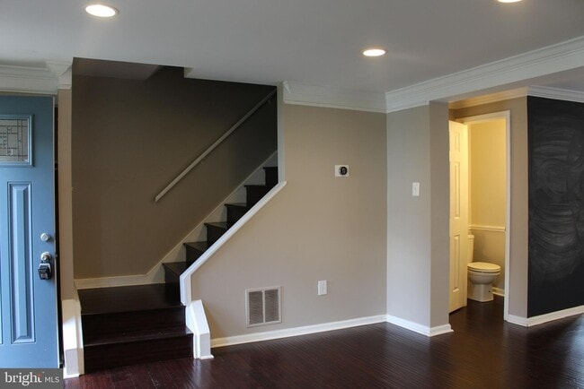 Building Photo - 2055 S Lincoln St