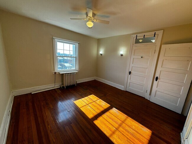 Building Photo - Serene Splendor in Mt. Pleasant: Stylish 1BR, 1BA Haven