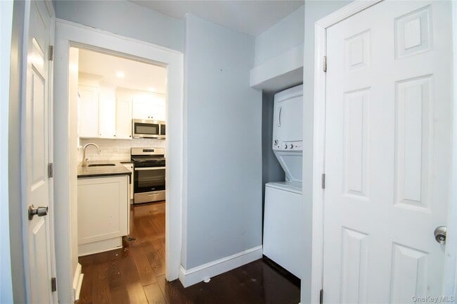 Building Photo - 25 Hillside Ave