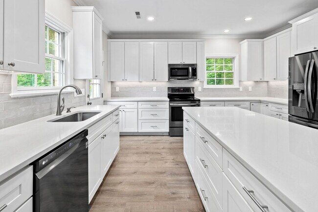 Building Photo - 6916 Seven Locks Rd