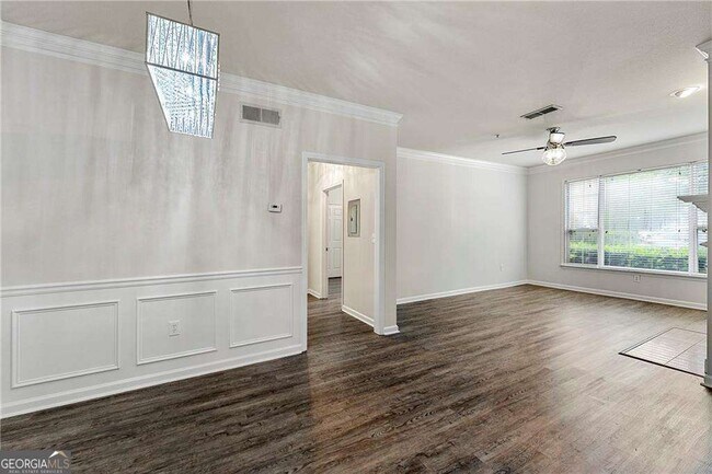 Building Photo - 2400 Cumberland Pkwy SE