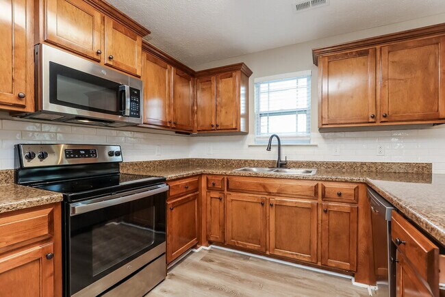 Building Photo - 713 Wildwood Dr
