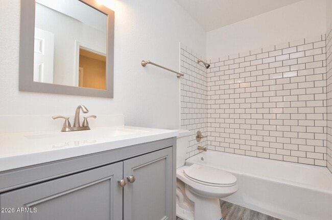 Building Photo - 645 N Arrowhead Dr