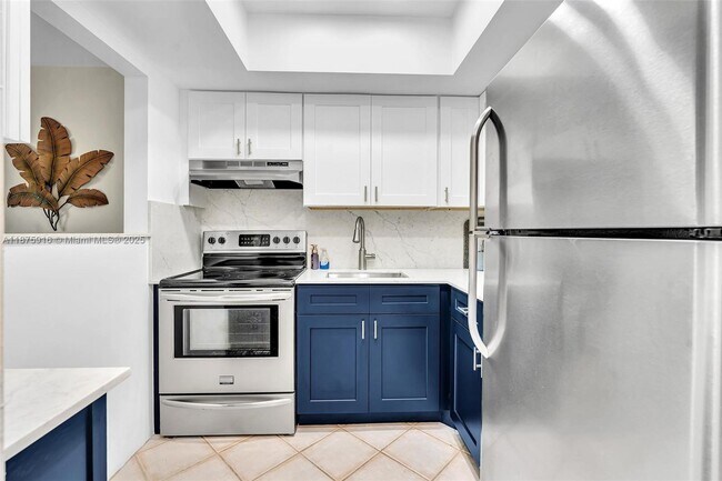 Building Photo - 2501 N Ocean Blvd