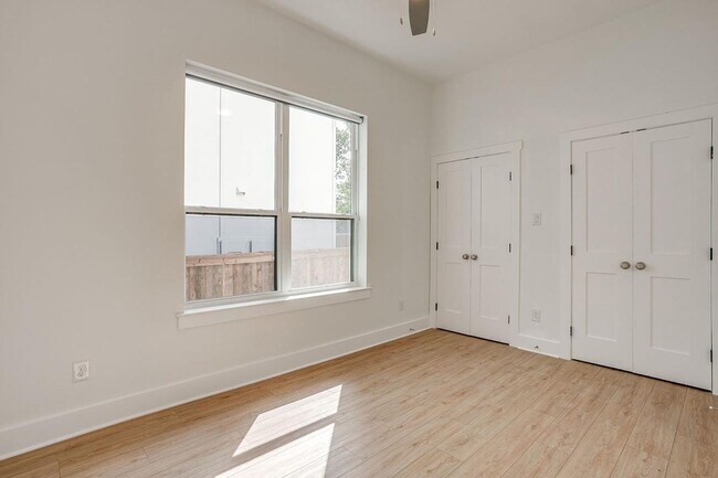 Building Photo - 2335 Benbrook Blvd