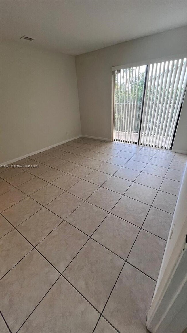 Building Photo - 4310 Crystal Lake Dr