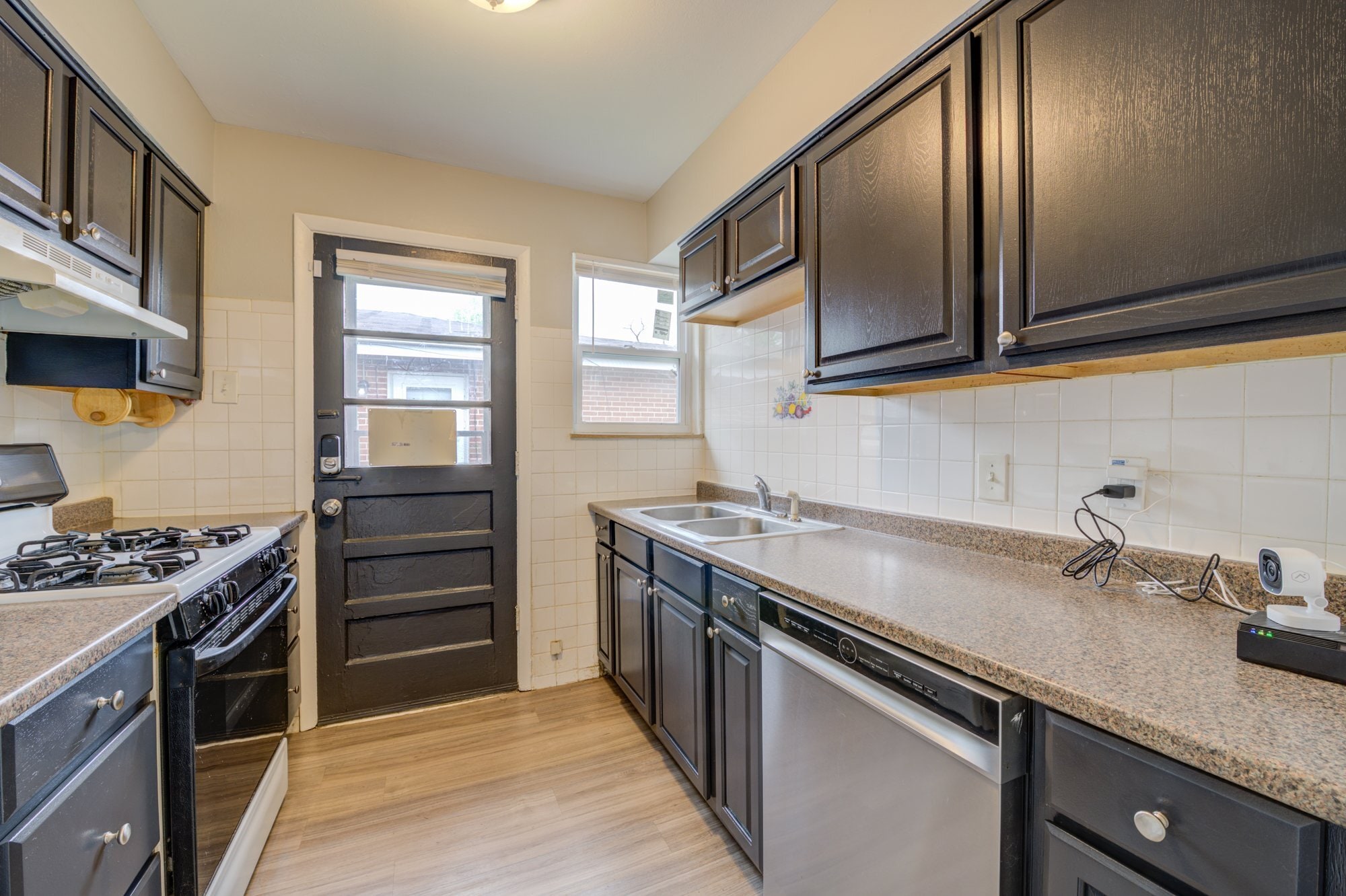 Building Photo - 10742 Tropic Dr