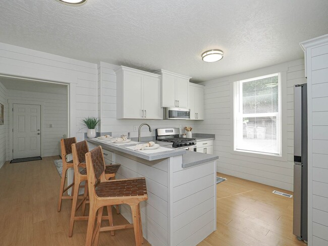 Building Photo - NEWLY REMODELED HISTORIC HOME IN DOWNTOWN ...