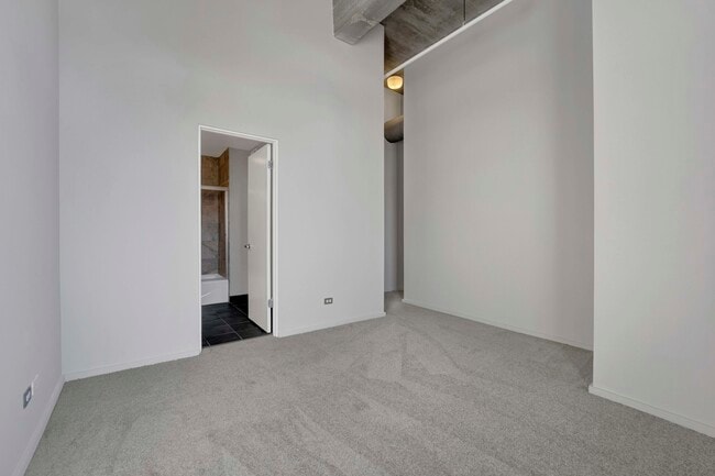 Building Photo - 1528 S Wabash Ave