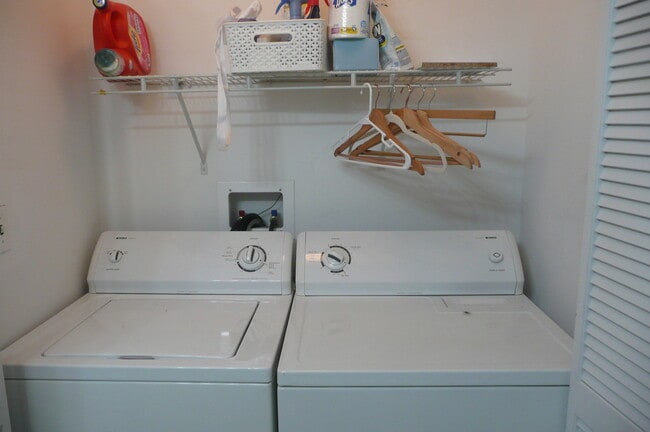 Building Photo - 1255 S State St