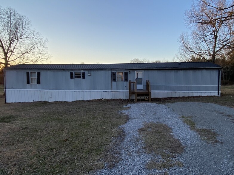 Trailer front/parking area - 1359 Hyder Loop