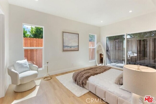 Building Photo - 22450 Dolorosa St