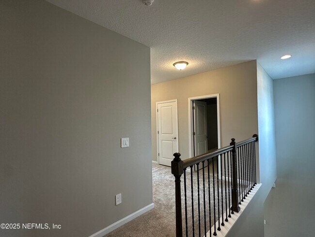 Building Photo - 609 Cherry Elm Dr