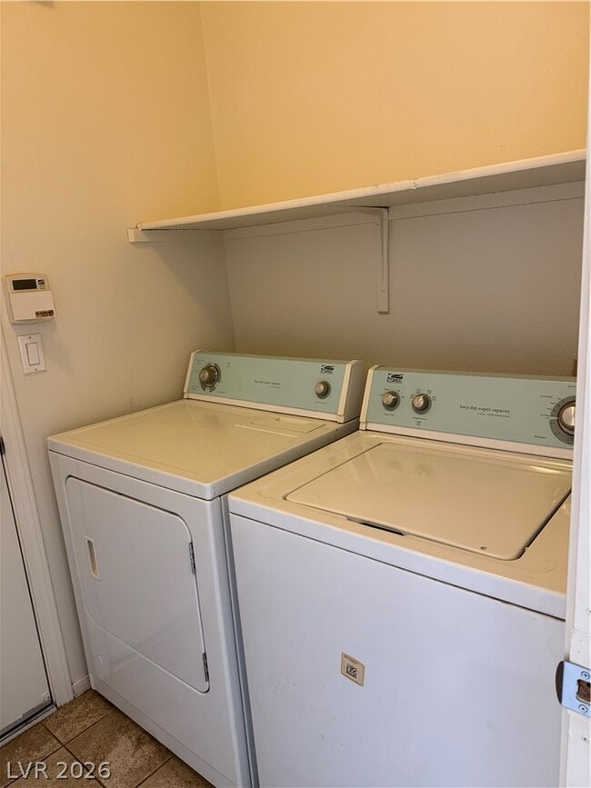 Building Photo - 10116 Desert Wind Dr