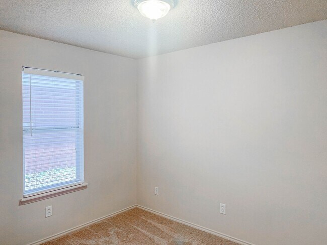 Building Photo - Retro Charm in Every Detail 3Bed/2Bath!