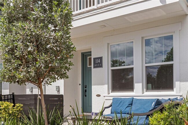 Building Photo - 114-121 21st St N