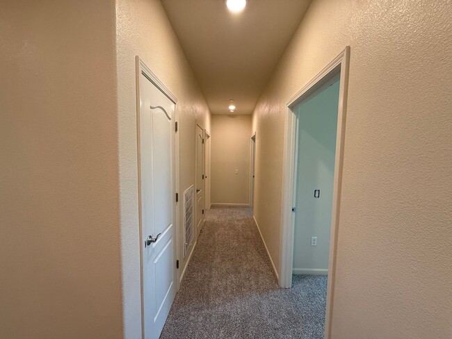 Building Photo - Single story home in with large backyard!