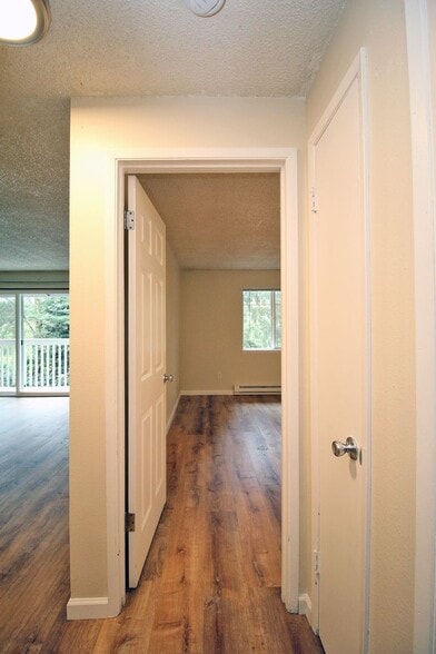 Building Photo - 5704 SW Beaverton Hillsdale Hwy