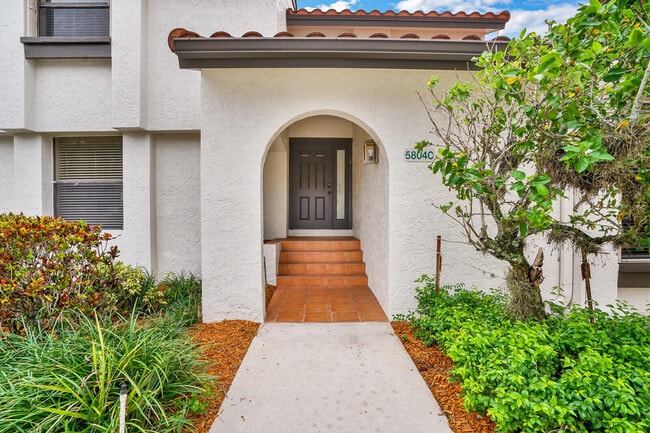 Building Photo - 5804 Fox Hollow Dr