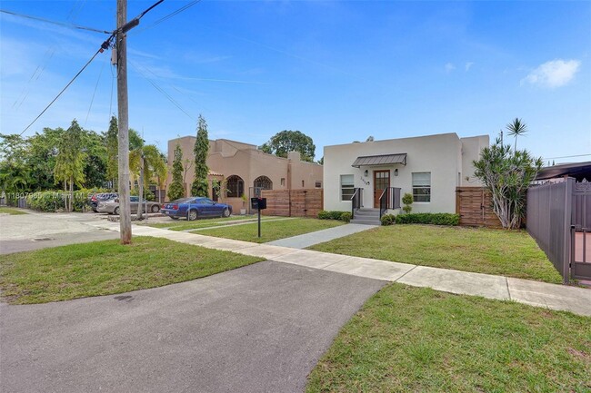 Building Photo - 2978 SW 14th St