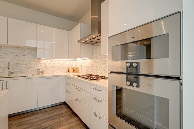 Building Photo - 4521 San Felipe St