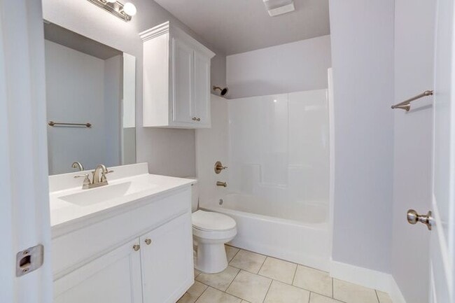 Building Photo - Classic Charm With All New Amenities 3/2 House!