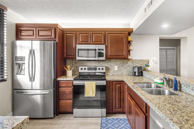 Building Photo - 1719 Whitehall Dr