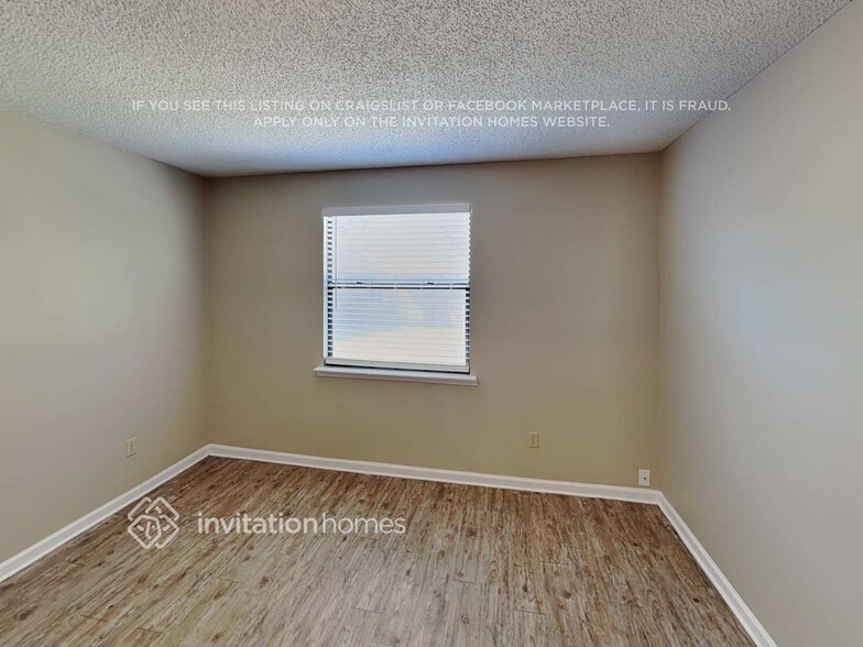 Building Photo - 10765 Losco Jct Dr