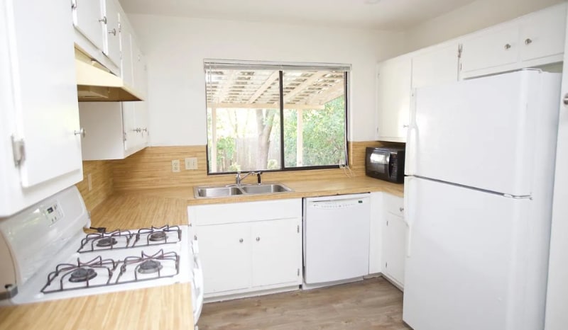 Building Photo - 2105 Cindy Ln