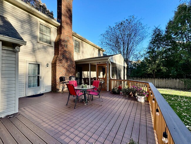 Building Photo - Fabulous 4-Bedroom Home w/2-Car Attached Garage! Dog Friendly - Screened Porch!