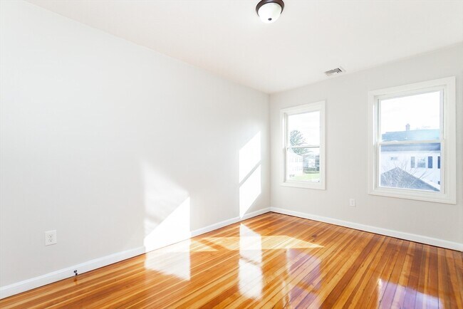 Building Photo - 74 Austin St