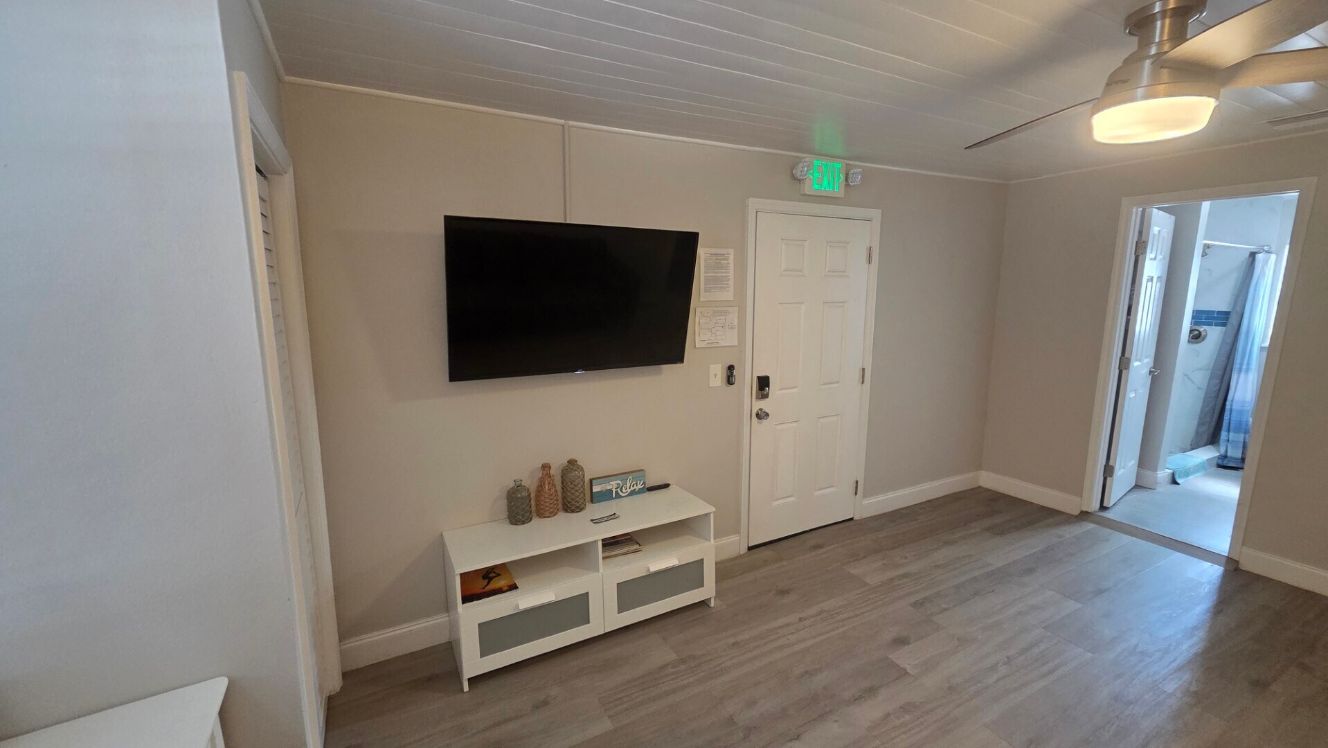 TV & Front Door - 1524 6th St NW