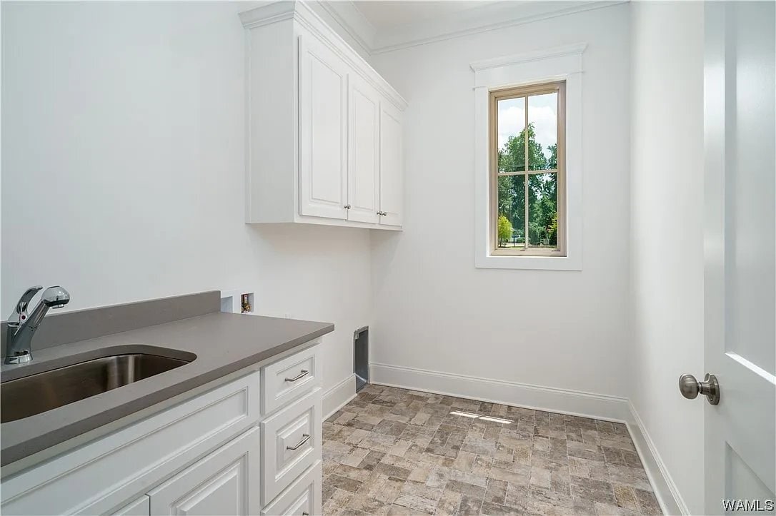 Building Photo - 303 Trails End Ln