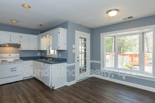 Building Photo - 2145 Tanglewood Rd