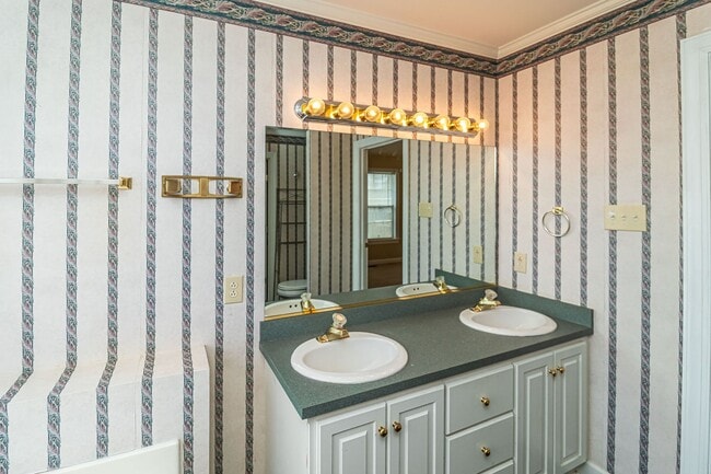 Building Photo - MUST SEE 3 BR | 2 BA w/ Finished Bonus Roo...