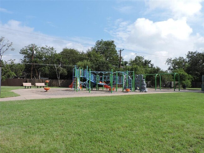 Building Photo - 1404 Peachtree Valley Dr