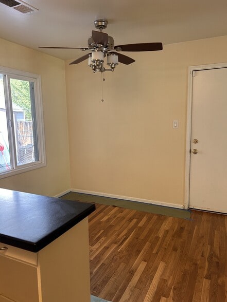 Building Photo - 1705 Elmcrest Dr