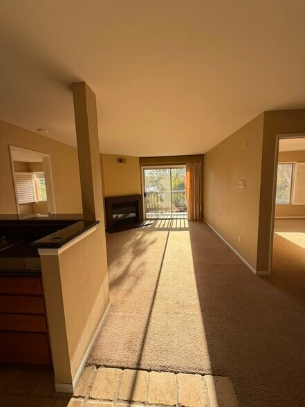 Building Photo - 7190 Shoreline Dr