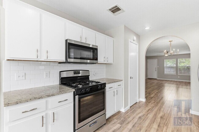 Building Photo - 1612 Sylvia Ln